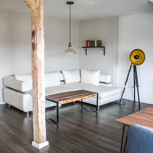 Exklusive 2 Zi. Dachgeschosswohnung In Lage! Apartment BRE